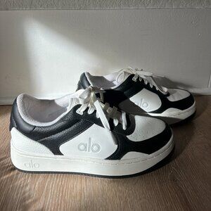 Alo Yoga Recovery Mode Sneakers